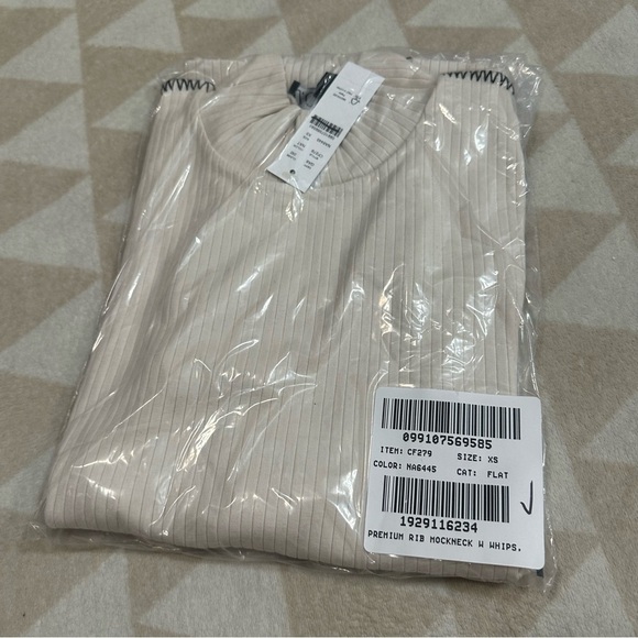 J crew natural Premium rib turtleneck with whipstitch trim - Picture 4 of 4